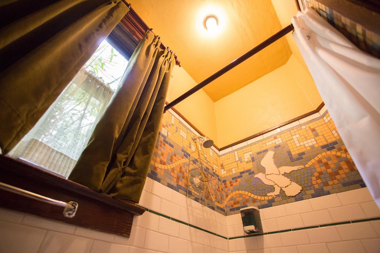 بورتلاند Mcmenamins White Eagle Rock & Roll Hotel المظهر الخارجي الصورة