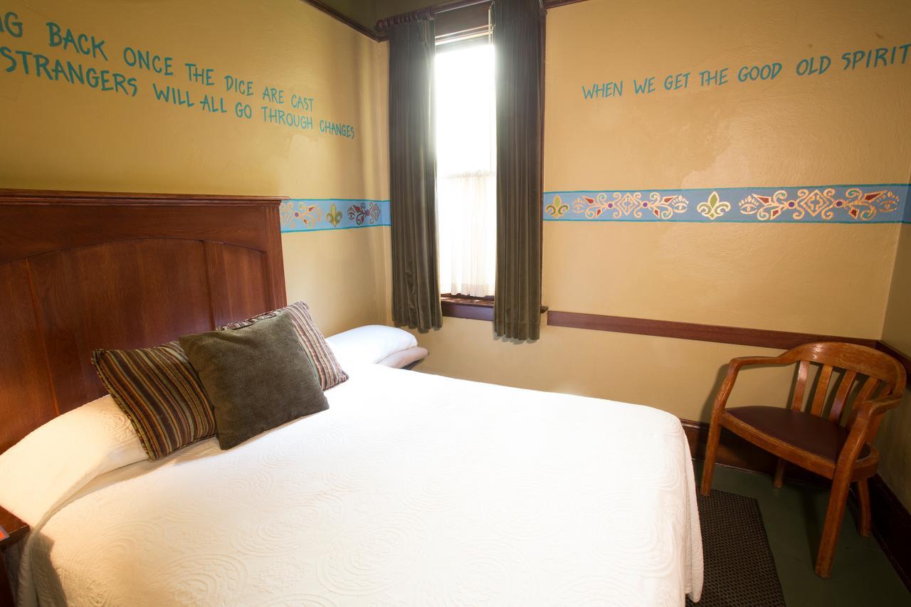 بورتلاند Mcmenamins White Eagle Rock & Roll Hotel المظهر الخارجي الصورة