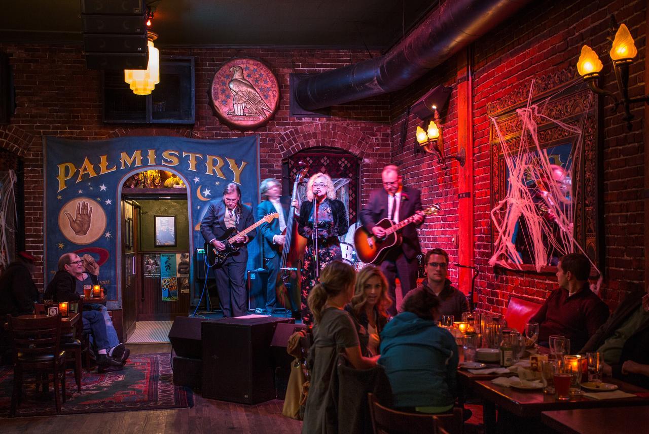 بورتلاند Mcmenamins White Eagle Rock & Roll Hotel المظهر الخارجي الصورة