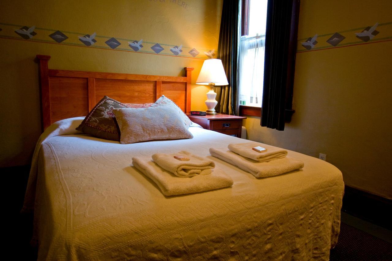 بورتلاند Mcmenamins White Eagle Rock & Roll Hotel المظهر الخارجي الصورة
