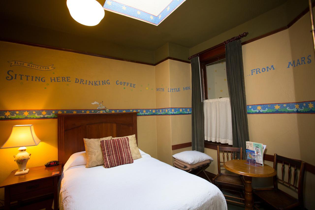 بورتلاند Mcmenamins White Eagle Rock & Roll Hotel المظهر الخارجي الصورة