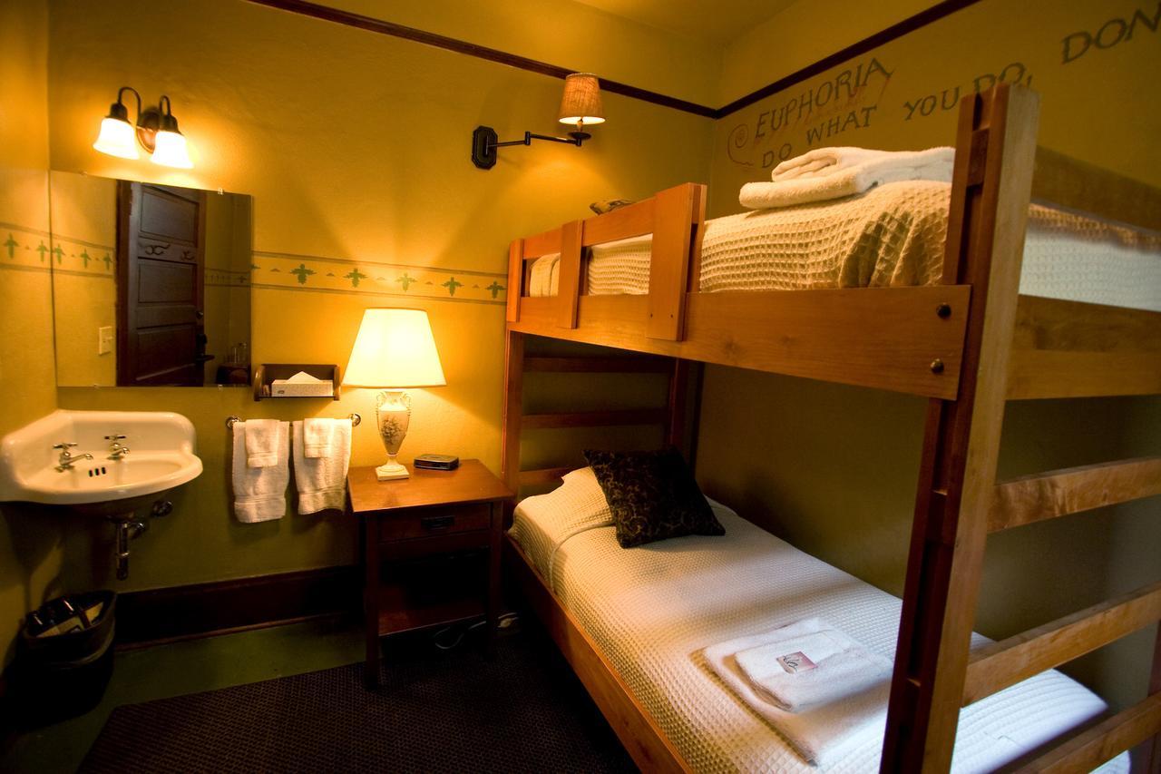 بورتلاند Mcmenamins White Eagle Rock & Roll Hotel المظهر الخارجي الصورة