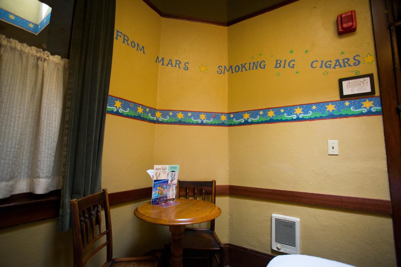 بورتلاند Mcmenamins White Eagle Rock & Roll Hotel المظهر الخارجي الصورة