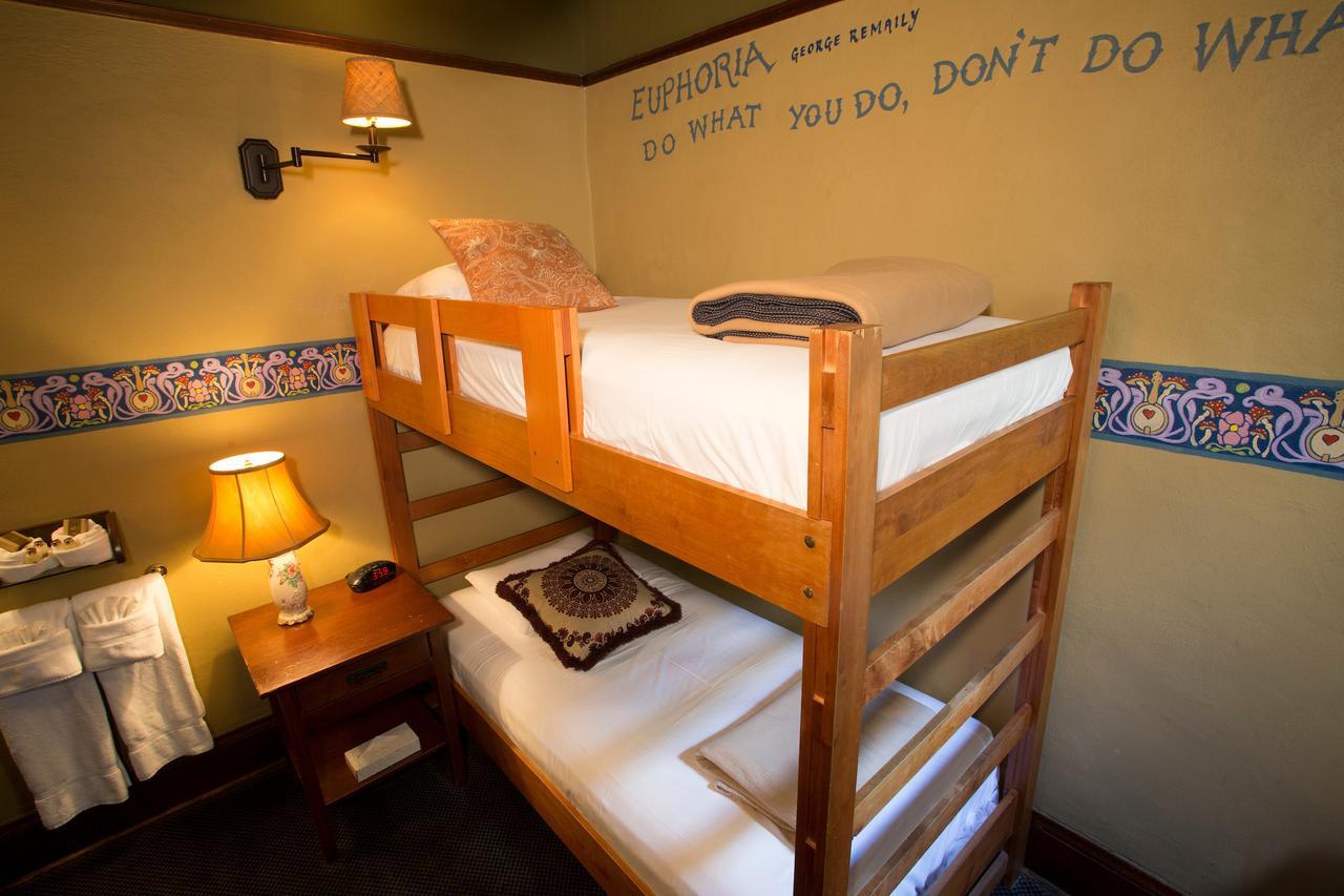 بورتلاند Mcmenamins White Eagle Rock & Roll Hotel المظهر الخارجي الصورة