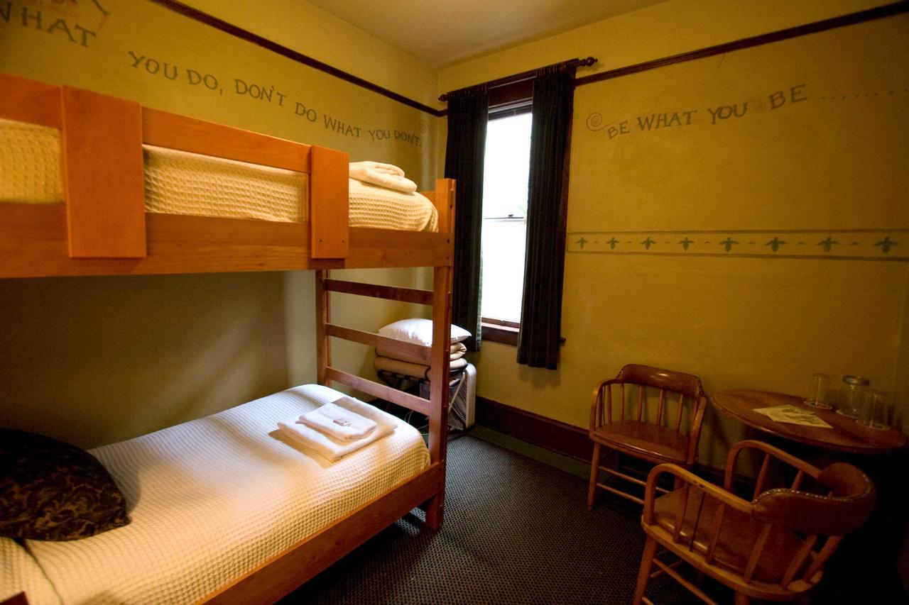 بورتلاند Mcmenamins White Eagle Rock & Roll Hotel المظهر الخارجي الصورة
