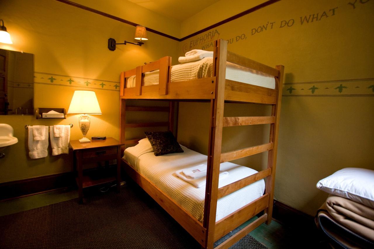 بورتلاند Mcmenamins White Eagle Rock & Roll Hotel المظهر الخارجي الصورة