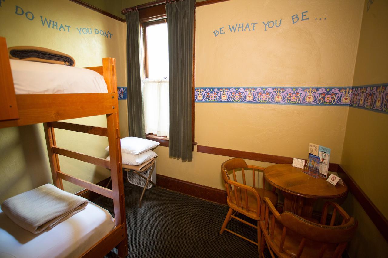 بورتلاند Mcmenamins White Eagle Rock & Roll Hotel المظهر الخارجي الصورة