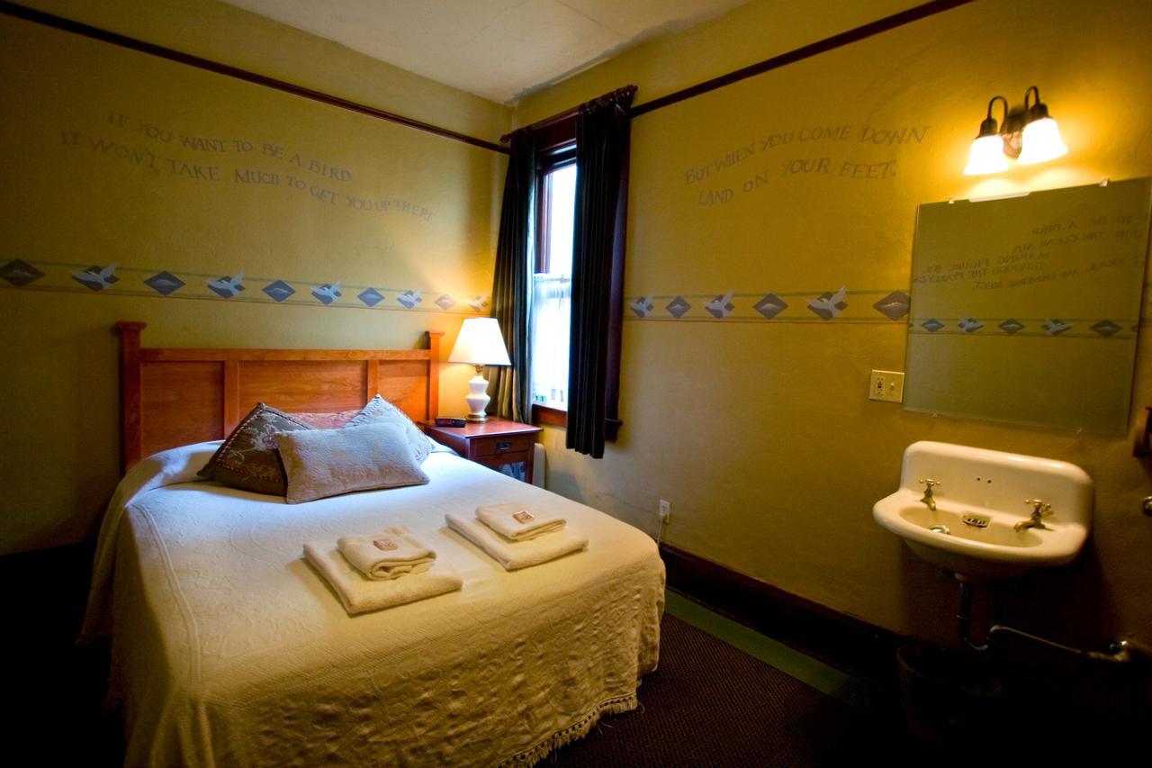 بورتلاند Mcmenamins White Eagle Rock & Roll Hotel المظهر الخارجي الصورة